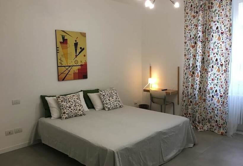 تختخواب و صبحانه Room Center Station 2