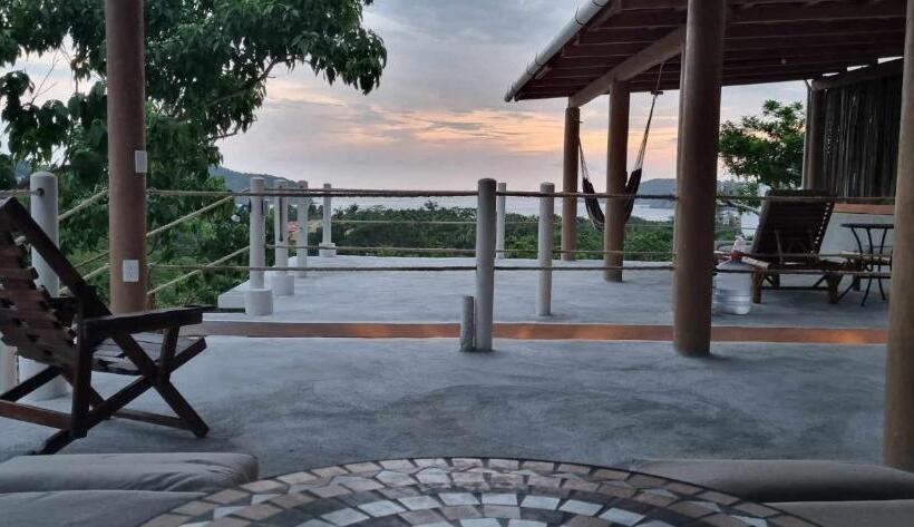 Casa Arcoiris Zihuatanejo B&b