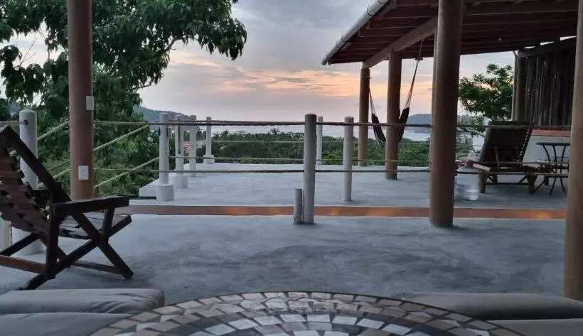 Casa Arcoiris Zihuatanejo B&b