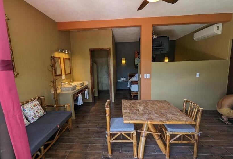 Casa Arcoiris Zihuatanejo B&b