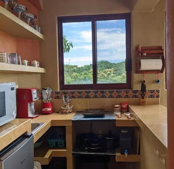 Casa Arcoiris Zihuatanejo B&b