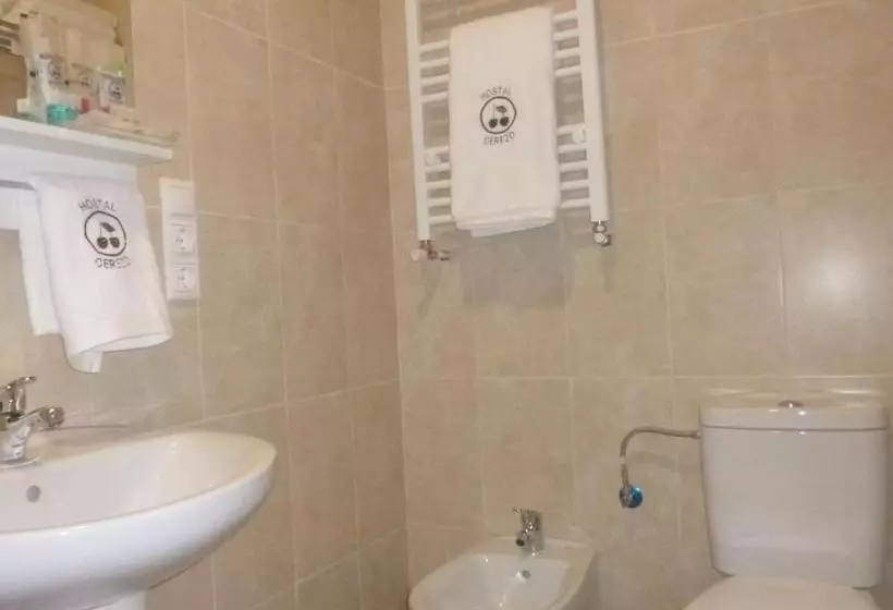 Hotelli Hostal Cerezo