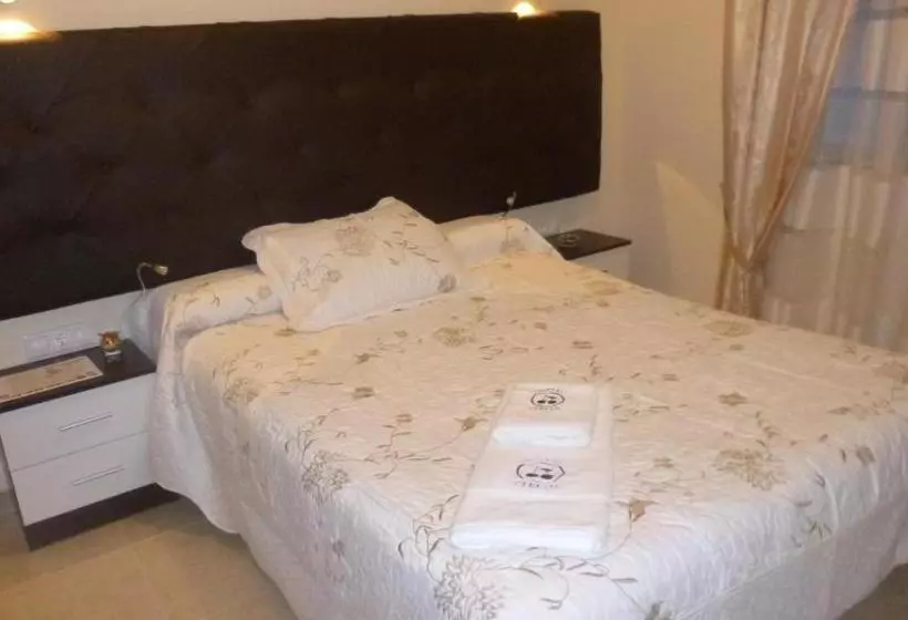 Hotelli Hostal Cerezo