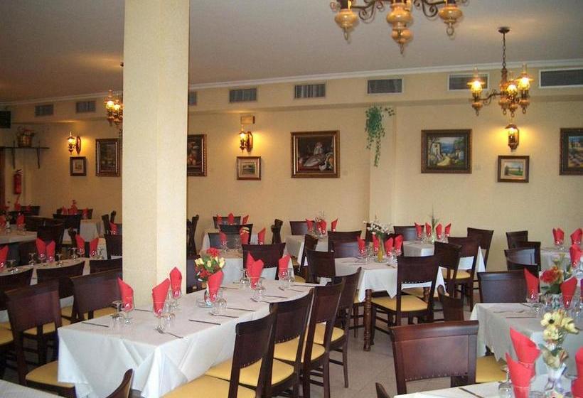 Отель Hostal Cerezo