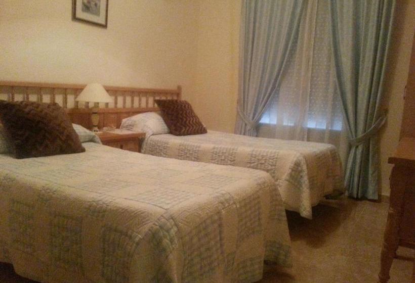 Отель Hostal Cerezo