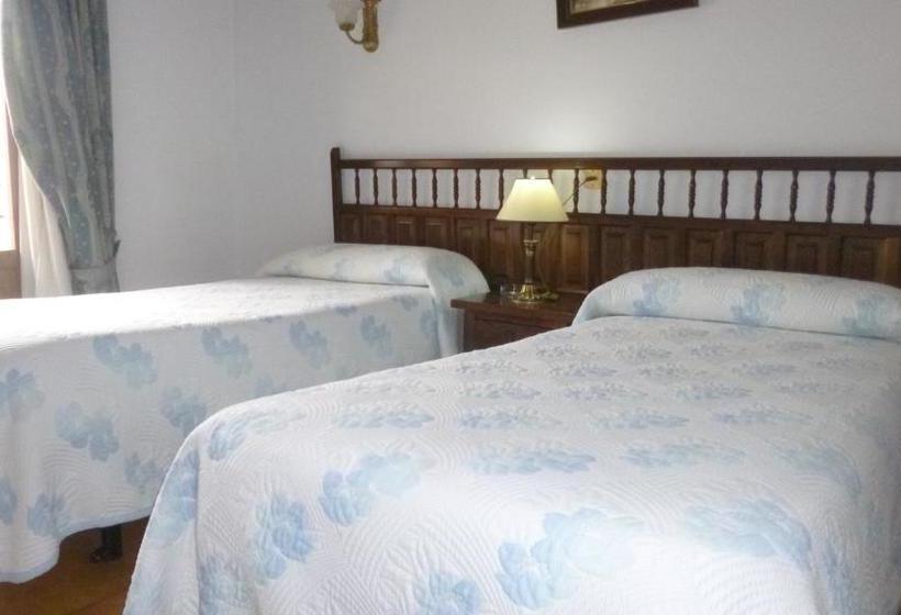 Отель Hostal Cerezo