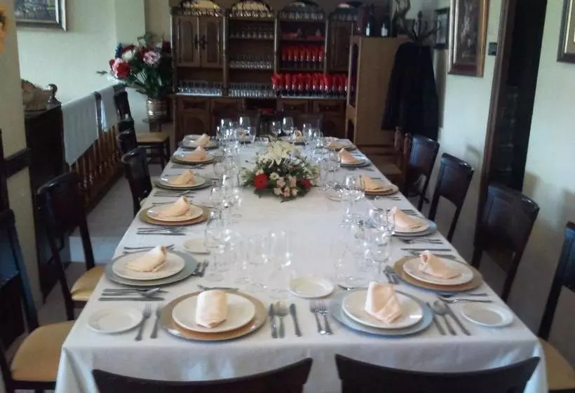 Hotelli Hostal Cerezo