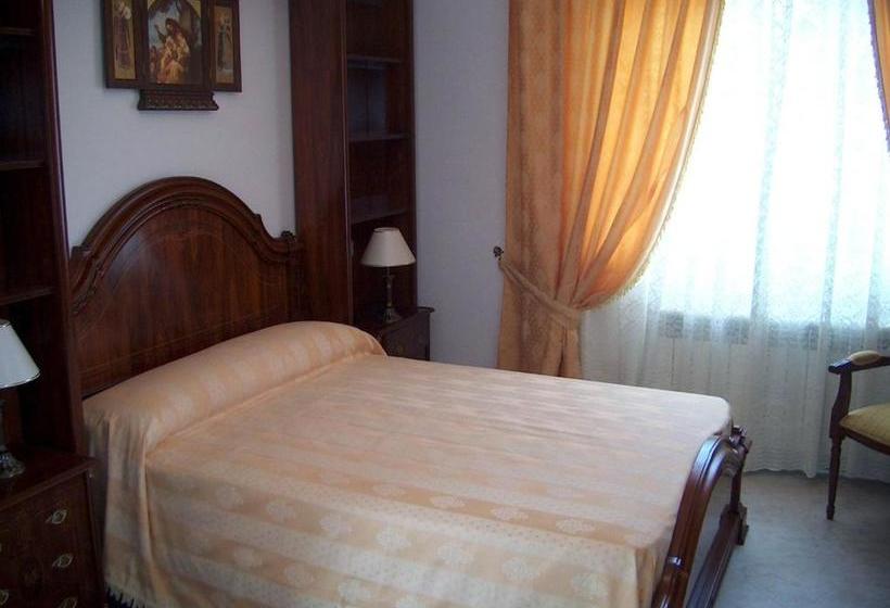 Отель Hostal Cerezo