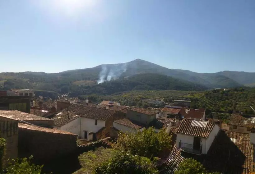 Hotelli Hostal Cerezo