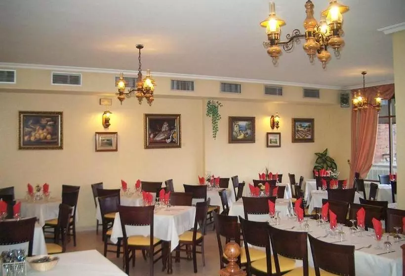 Hotelli Hostal Cerezo