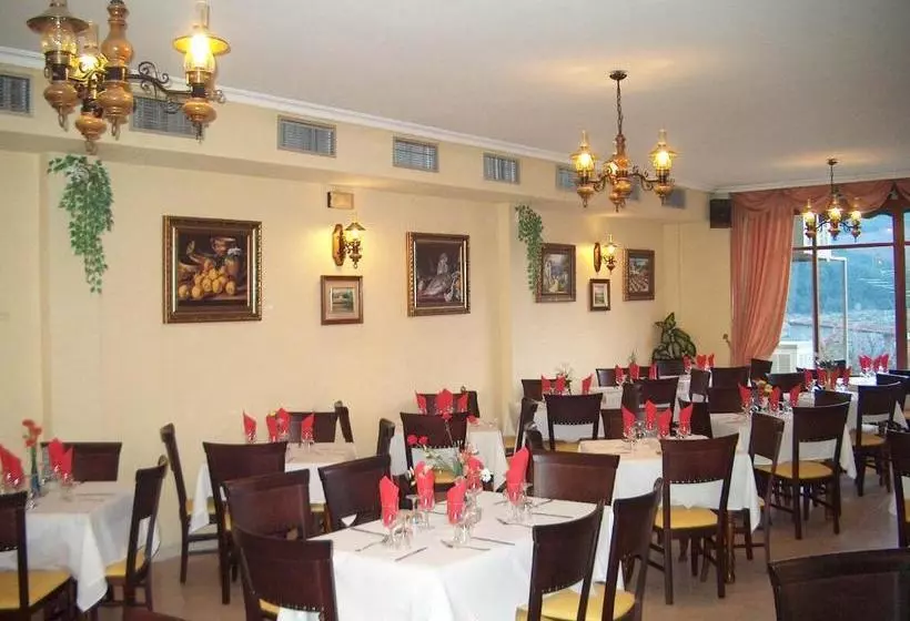 Hotelli Hostal Cerezo