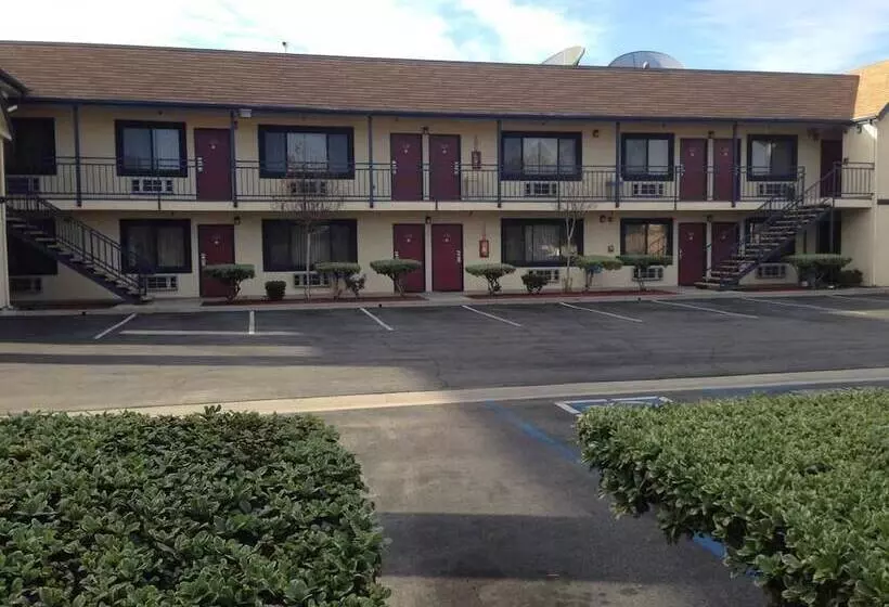 هتل Luxury Inn