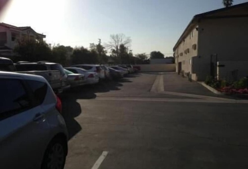 Отель Luxury Inn