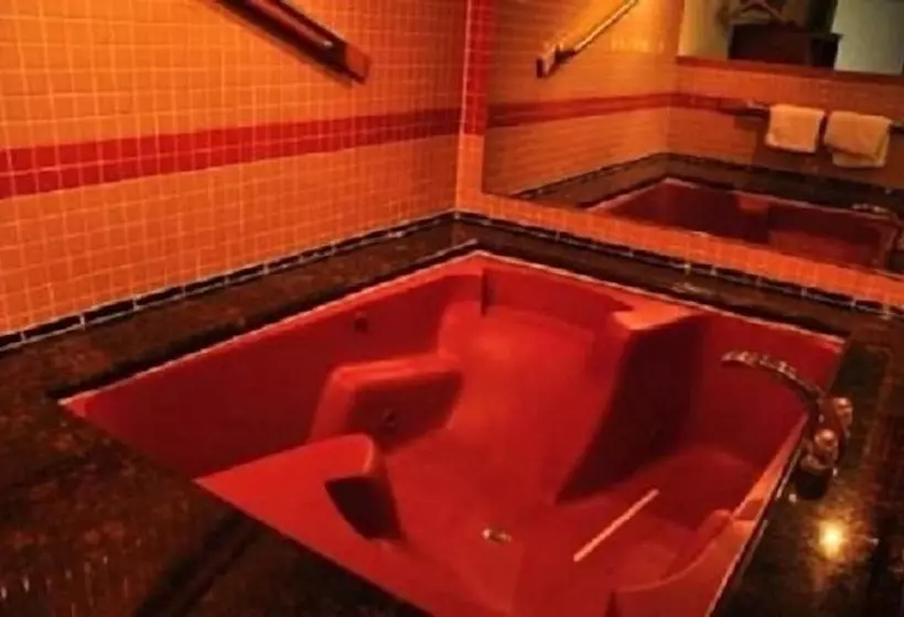 هتل Luxury Inn