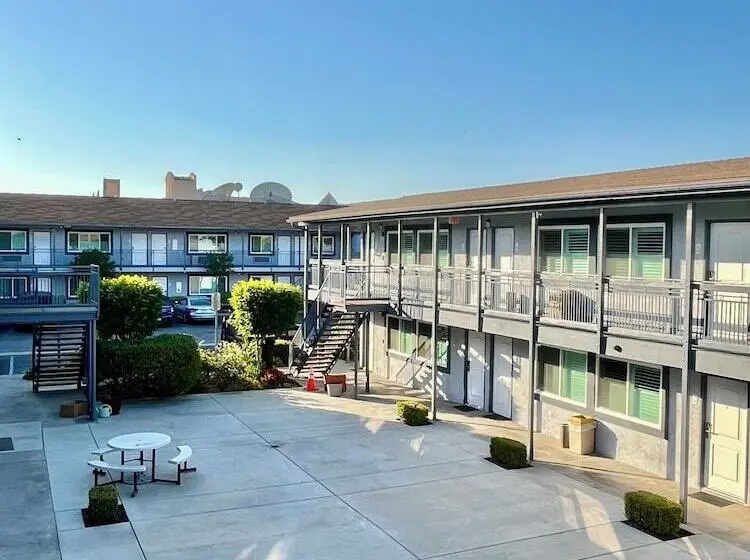 ホテル Luxury Inn