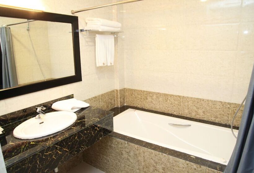 هتل Mingalar Thiri