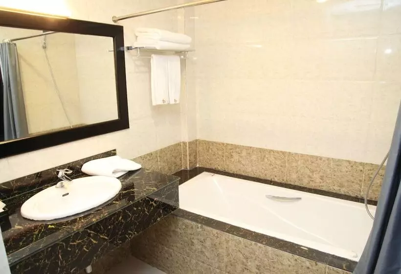 هتل Mingalar Thiri