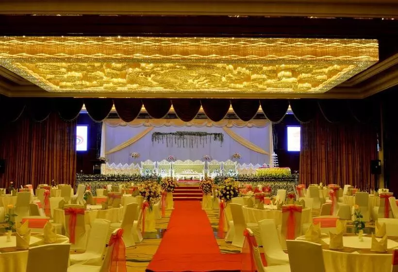 هتل Mingalar Thiri