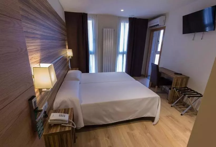 هتل Novo Cándido