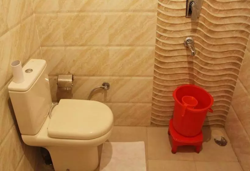 هتل Capital O 3600  Royal Windsor