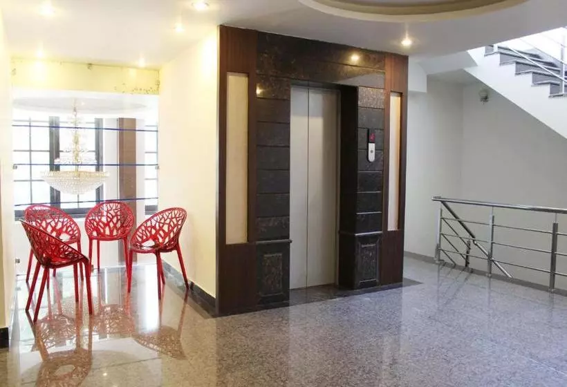 هتل Capital O 3600  Royal Windsor