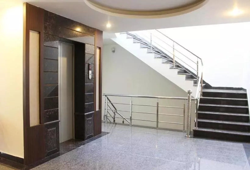 هتل Capital O 3600  Royal Windsor