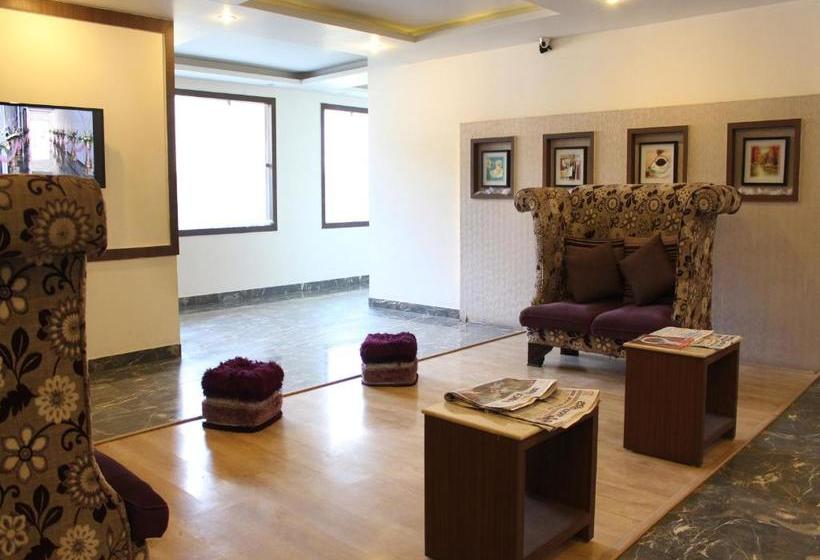 فندق Capital O 3600  Royal Windsor