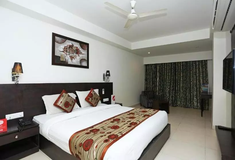 هتل Capital O 3600  Royal Windsor