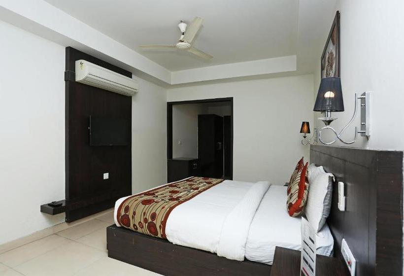 فندق Capital O 3600  Royal Windsor