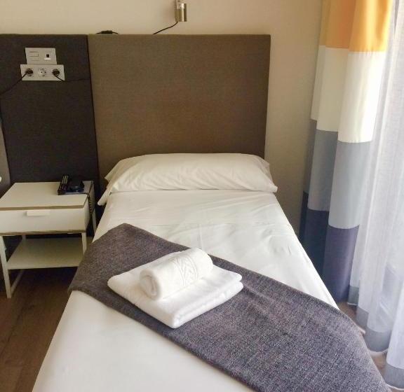 هتل Royal Tennis Club