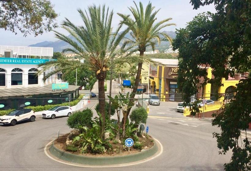 هتل Royal Tennis Club