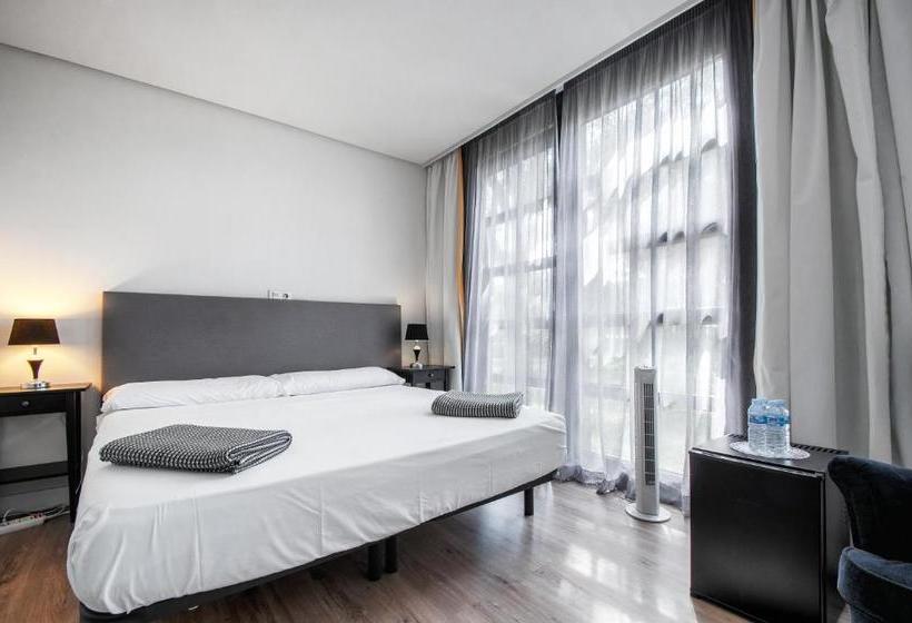 هتل Royal Tennis Club