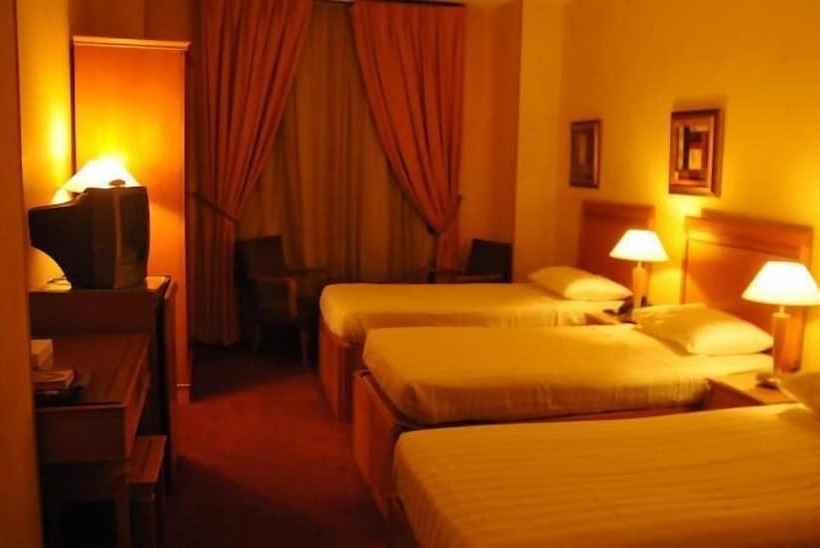 בית מלון כפרי Qasr Al Ansar Golden Tulip