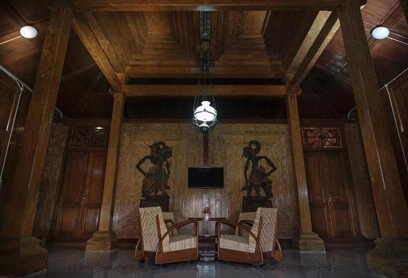 فندق Kampoeng Joglo Boutique