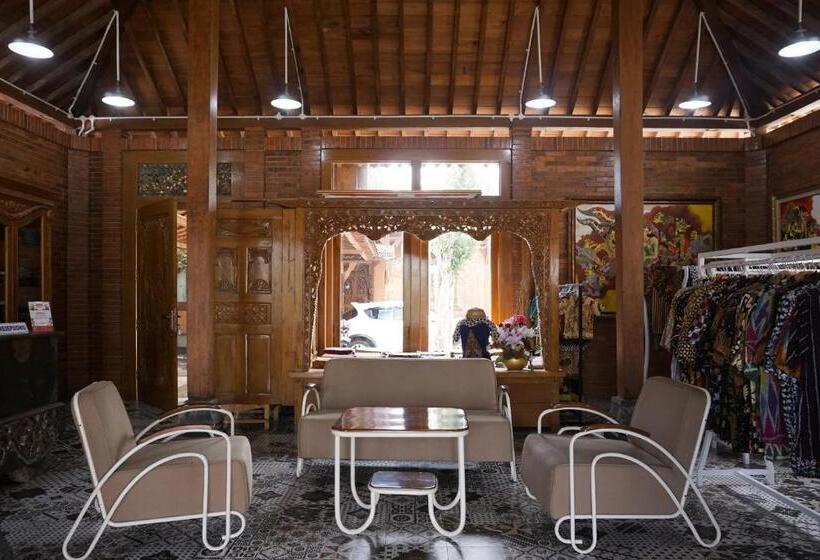 فندق Kampoeng Joglo Boutique