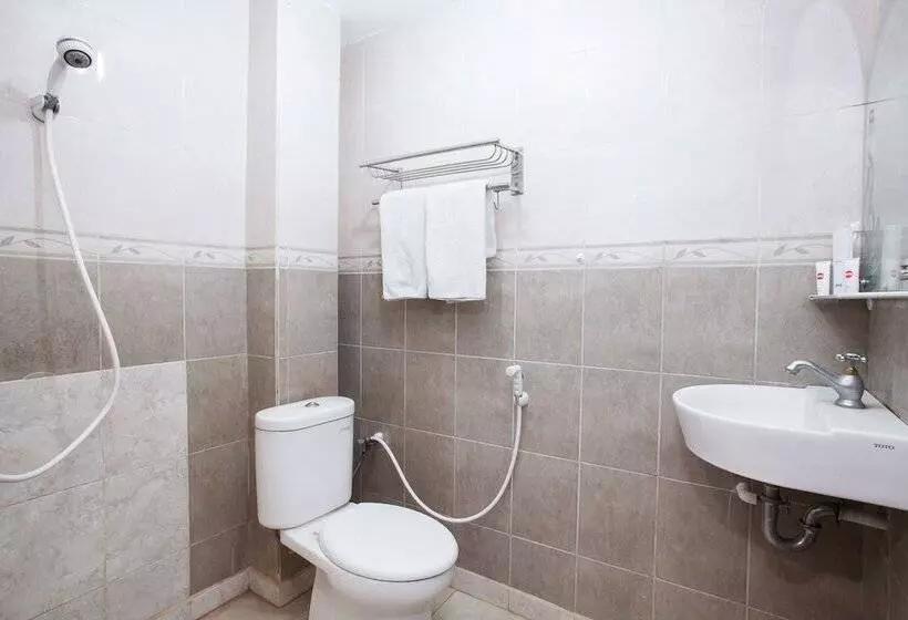 ホテル Oyo 164 Ang's Residence