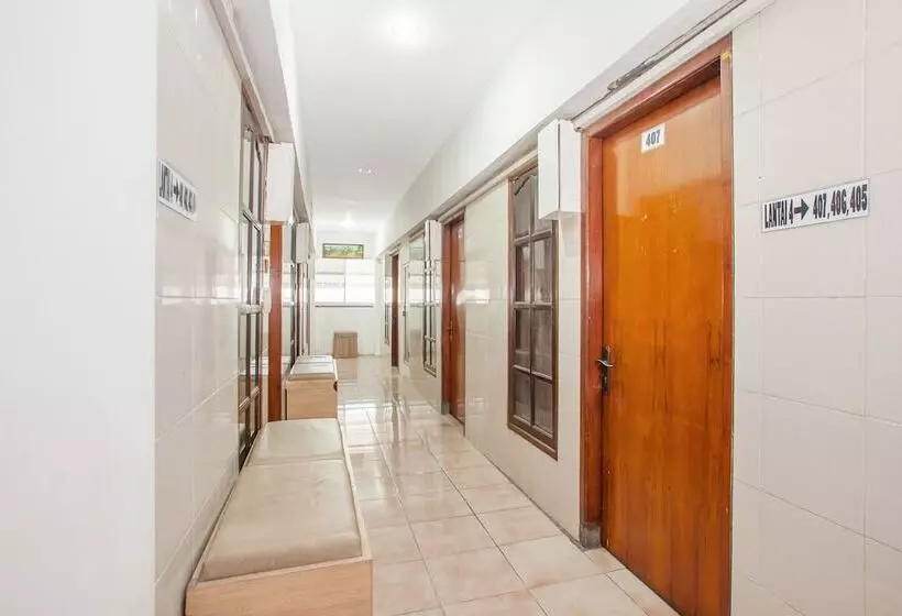 ホテル Oyo 164 Ang's Residence