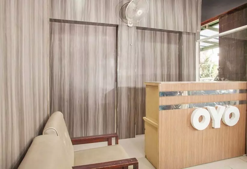 ホテル Oyo 164 Ang's Residence