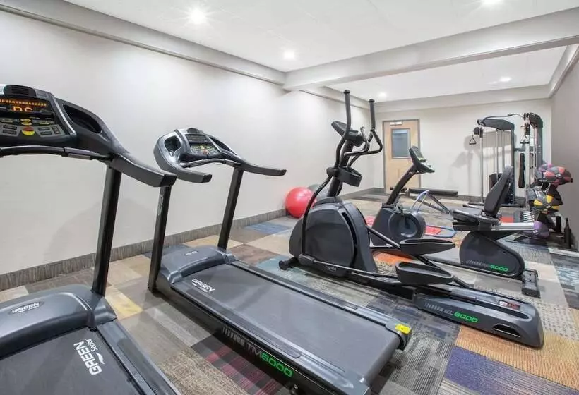 ホテル Baymont By Wyndham Grand Rapids Near Downtown