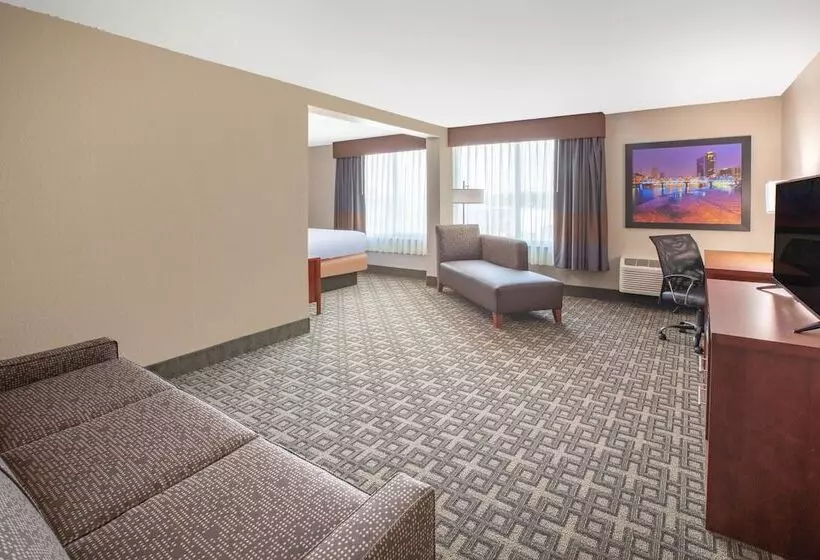 ホテル Baymont By Wyndham Grand Rapids Near Downtown