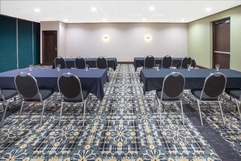 هتل Baymont By Wyndham Grand Rapids Near Downtown