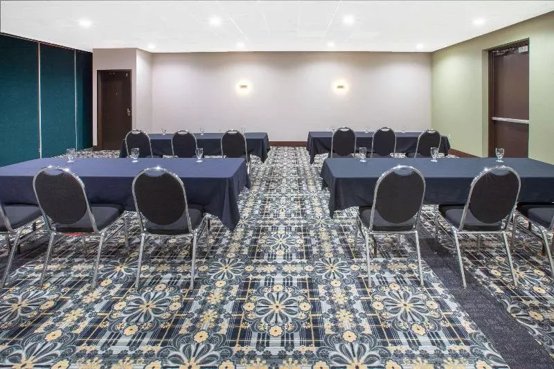 ホテル Baymont By Wyndham Grand Rapids Near Downtown