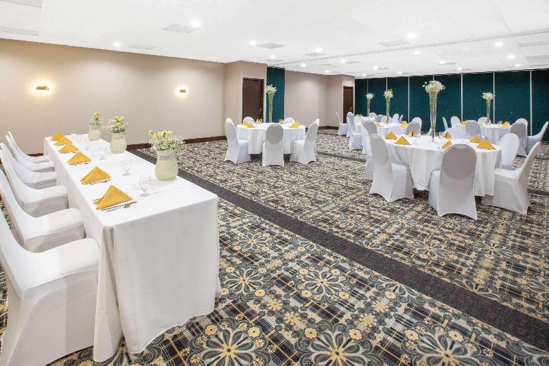 هتل Baymont By Wyndham Grand Rapids Near Downtown