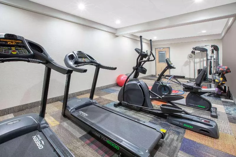 ホテル Baymont By Wyndham Grand Rapids Near Downtown