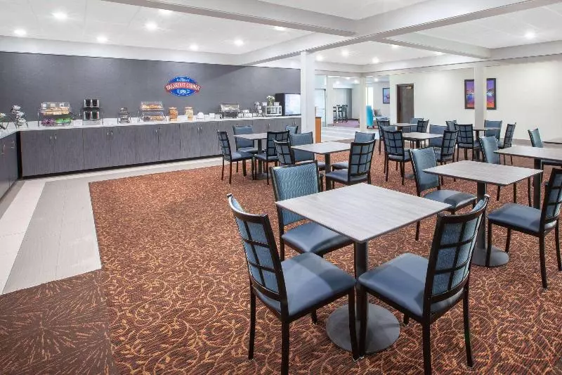 ホテル Baymont By Wyndham Grand Rapids Near Downtown