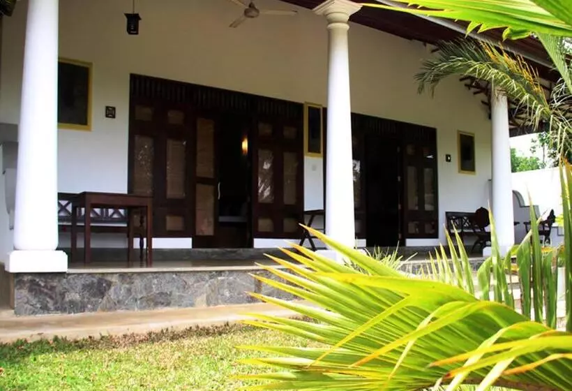 ホテル Fort Edge Retreat