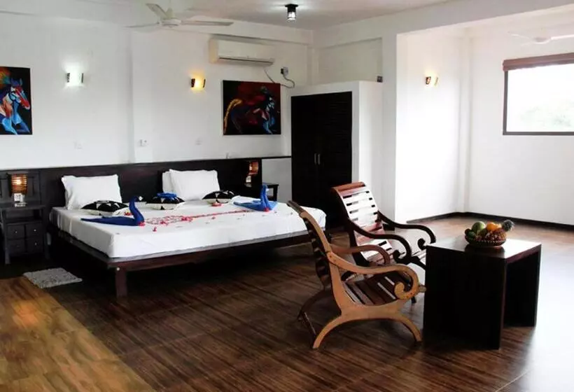 ホテル Fort Edge Retreat