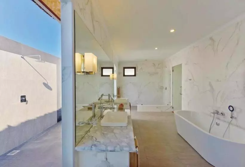 هتل Dreamland Maldives Resort