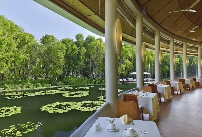 هتل Dreamland Maldives Resort