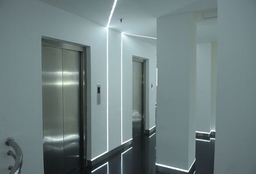 هتل Capital O 166 Princess